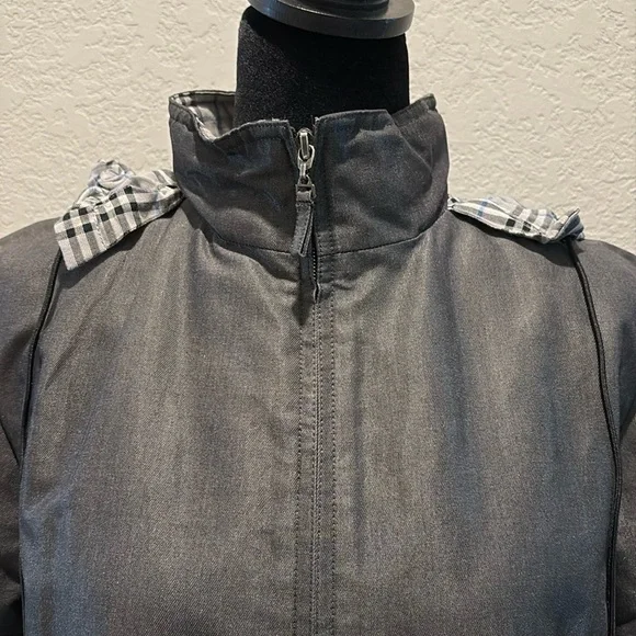 Burberry Small - Medium Coat Gray with Hoodie - Picture 3 of 12